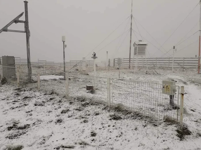 Imagine de la Staţia meteo de pe Muntele Vlădeasa din judeţul Cluj FOTO: Facebook Meteoplus