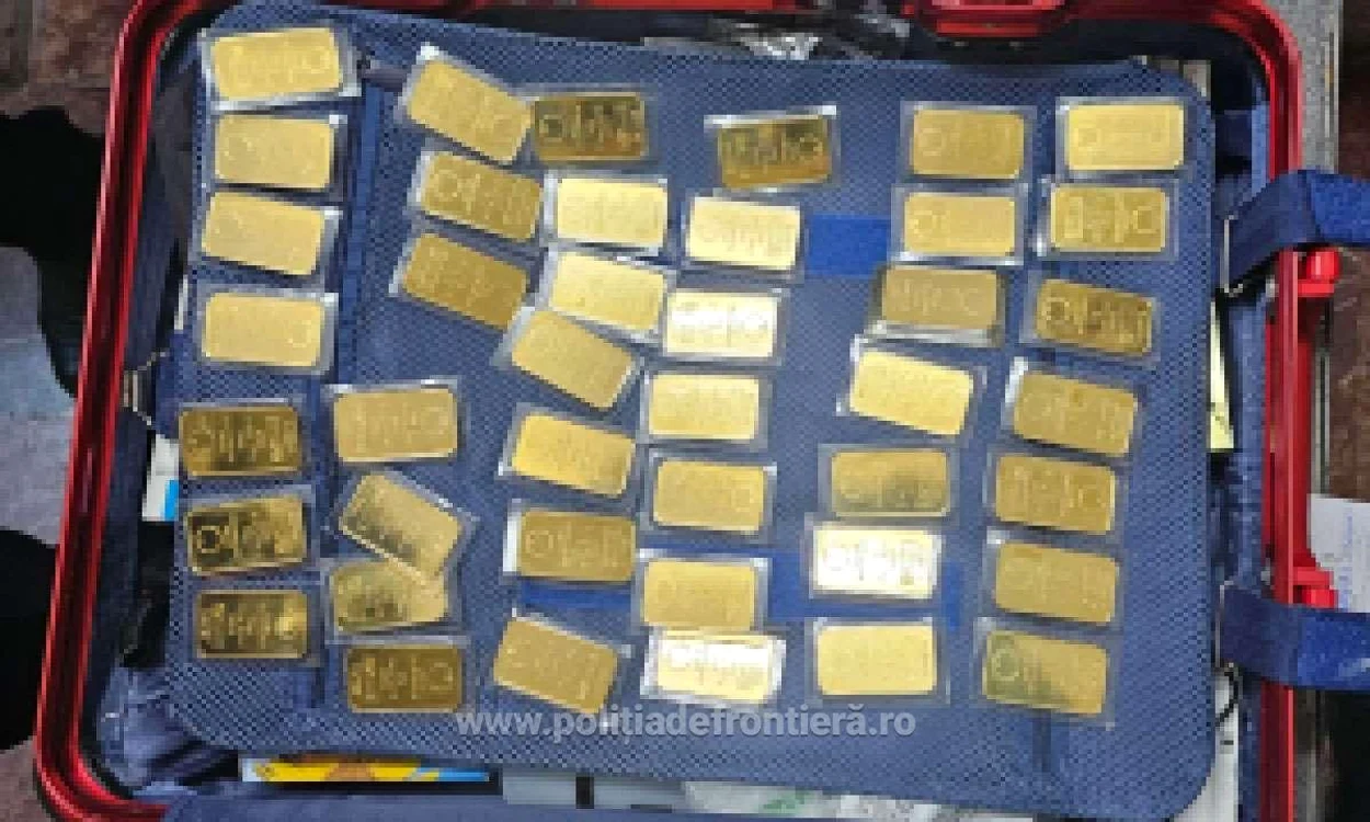 Lingouri din aur descoperite în bagajele unui român Foto: Poliția de Frontieră Română