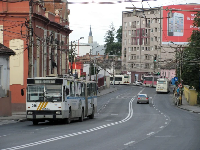 Autobuze din Cluj, pe strada Moţilor  FOTO: Florina Pop