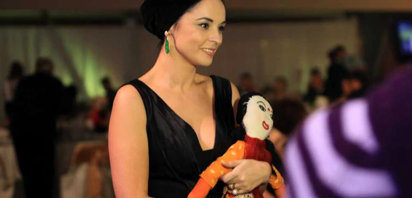 Andreea Marin Bănică a adjudecat una dintre păpuși