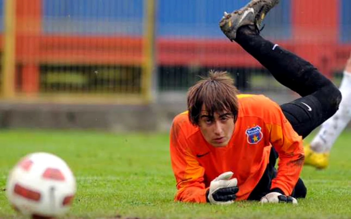 Portarul Valentin Cojocaru (19 ani) este văzut de mulţi specialişti drept viitorul Tătăruşanu. FOTO: Mediafax
