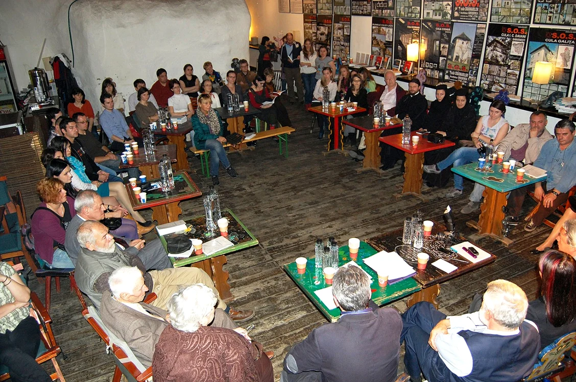 La 50 de ani de la înfiinţarea primului laborator de chimie aplicată în domeniul restaurării, a fost lansată publicaţia "Caietele restaurării"