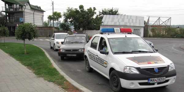 Poliţiştii au amendat şi 5 şoferi care nu au acordat prioritate pietonilor FOTO