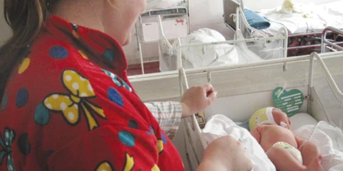 Mamele nu primesc acum ajutor de la stat pentru al patrulea copil