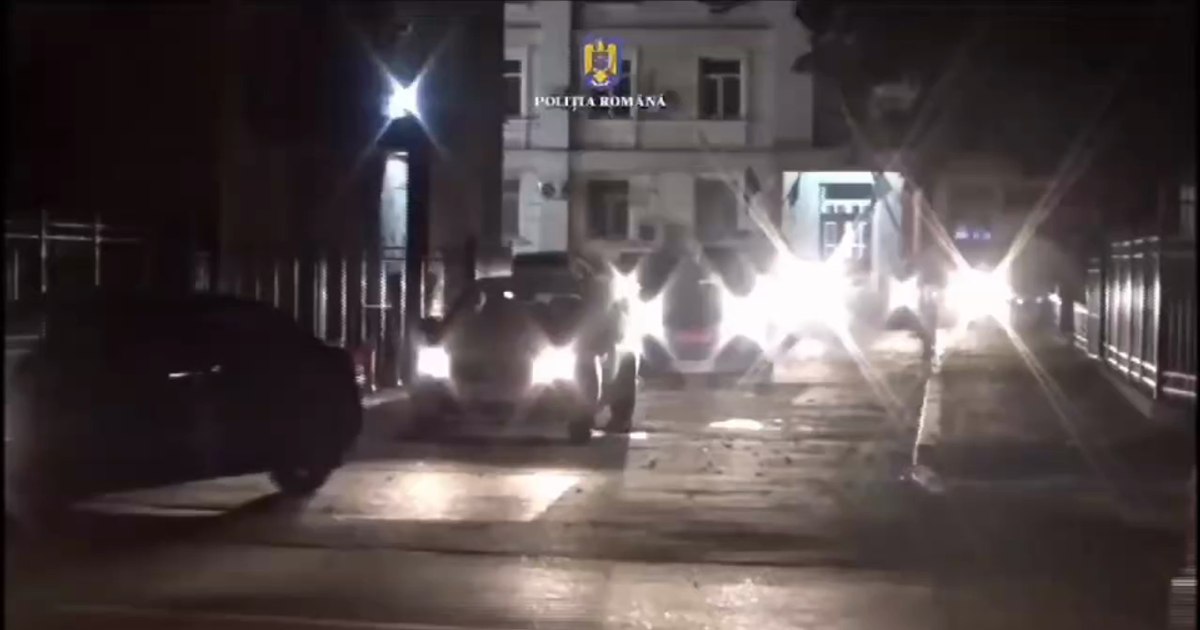 Percheziții massive la casele interlopilor din Galați, implicați în scandaluri. Arme găsite de polițiști: pistoale, macete, mercur.