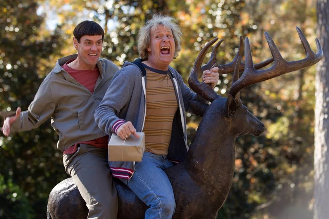 Perechea formată din Lloyd Christmas (Jim Carrey) şi Harry Dune (Jeff Daniel) se reuneşte în pelicula „Dumb and Dumber To“, ce va avea premiera în noiembrie FOTO Facebook