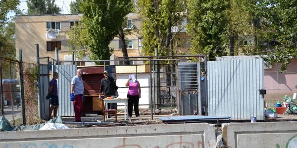 Ultima construcţie improvizată este pusă la pământ 