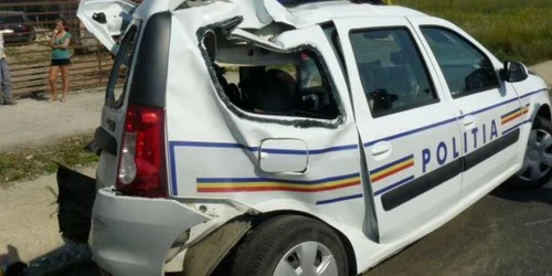 Maşina poliţiei a fost avariată (arhivă)
