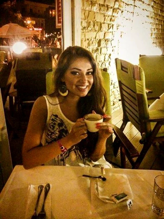 Elena nu şi-a făcut publică relaţia