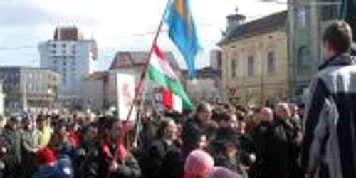 Manifestarea are loc în sala casei de Cultură