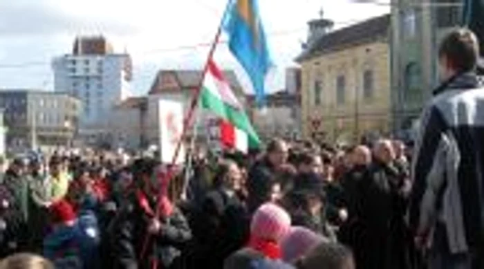 Manifestarea are loc în sala casei de Cultură