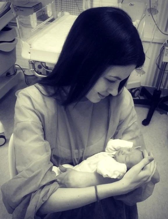 Anca Lungu și fetița, în 2014