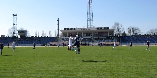Meciul dintre pompieri şi jandarmi se va disputa pe stadionul din Trivale