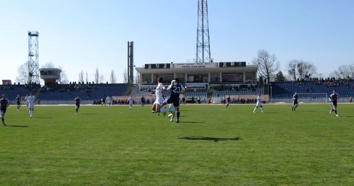 Meciul dintre pompieri şi jandarmi se va disputa pe stadionul din Trivale