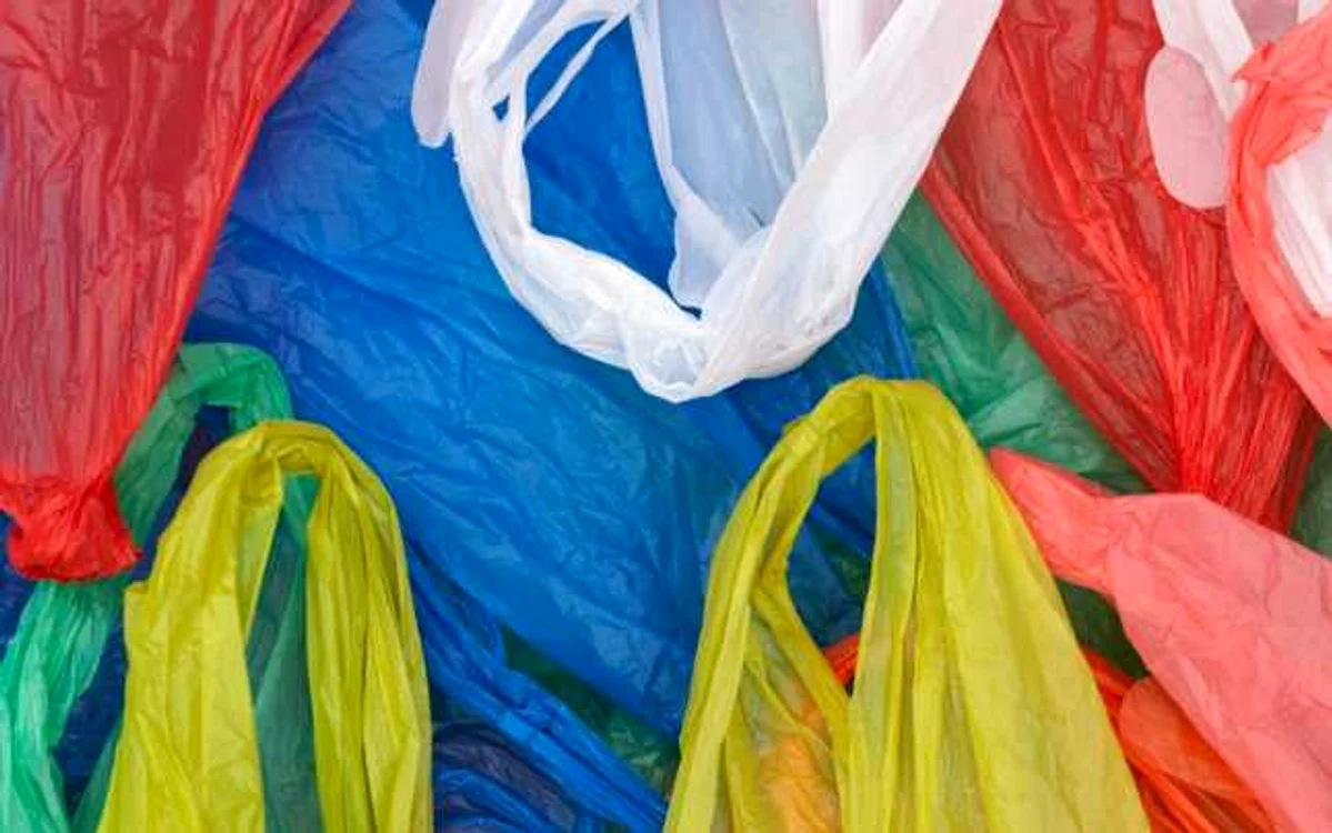 
    Noul coronavirus rezistă 2-3 zile pe plastic şi inox, 24 de ore pe carton şi 4 ore pe cupru. Aşadar, şi pe pungi şi ambalajeFoto: adevarul.ro  
