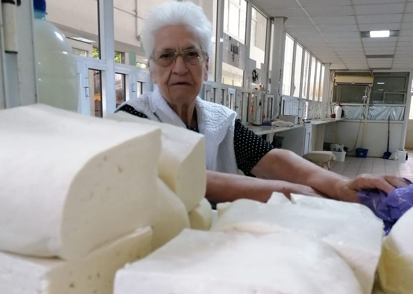 Lapte și brânză de la țărani sau din supermarket? Mituri demontate și riscuri crescute