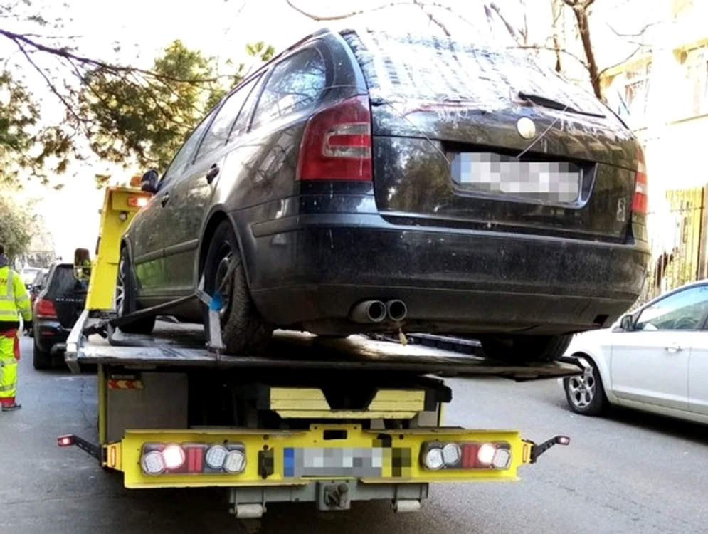 Mașinile care au împiedicat igienizarea carosabilului au fost ridicate