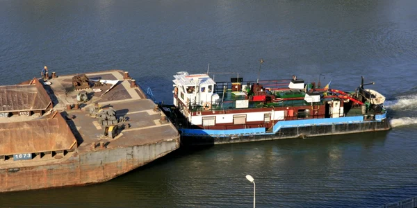 Convoi de nave pe Dunăre. Foto