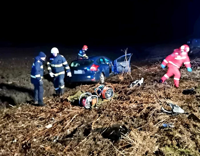 Şoferul autoturismului a fost declarat decedat la locul accidentului FOTO IPJ Ialomiţa