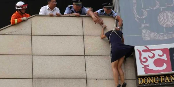 tentativa sinucidere china sursa the daily mail