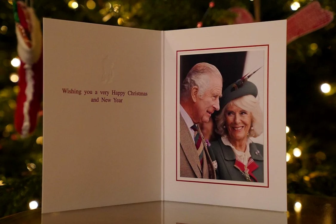 Prima felicitare oficiala de Craciun a Regelui Charles al III lea si a Reginei Consoarte Camilla jpg