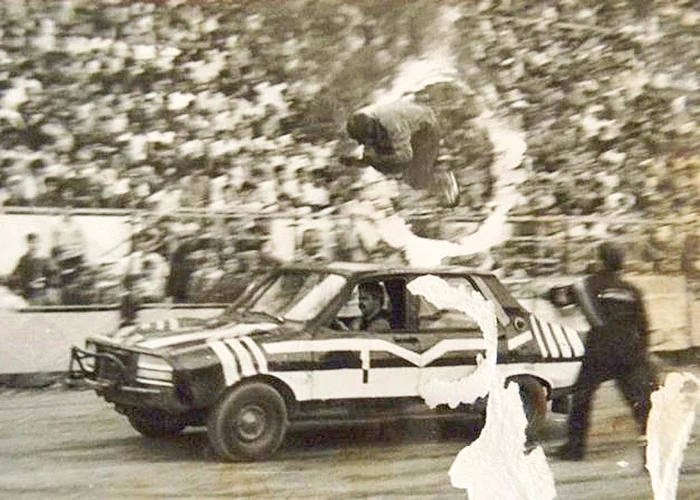 A făcut cascadorii pe stadioane