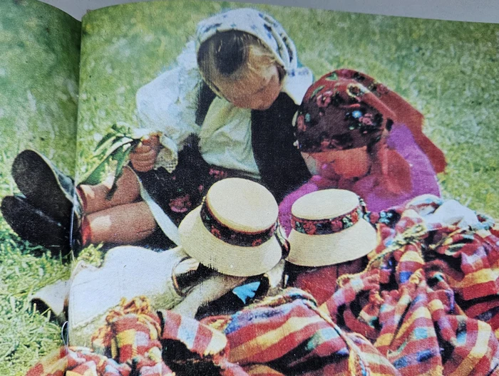 Maramureș in anii '80. Fotografii: Sandu Mendrea, Album Maramureș, Editura Sport - Turism, 1982 
