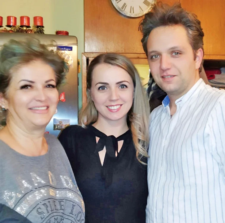 Carmen Rădulescu, alături de fiul ei şi de soţia acestuia