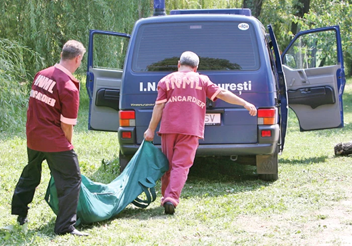 
    Trupul femeii  a fost dus la  IML pentru  necropsie  