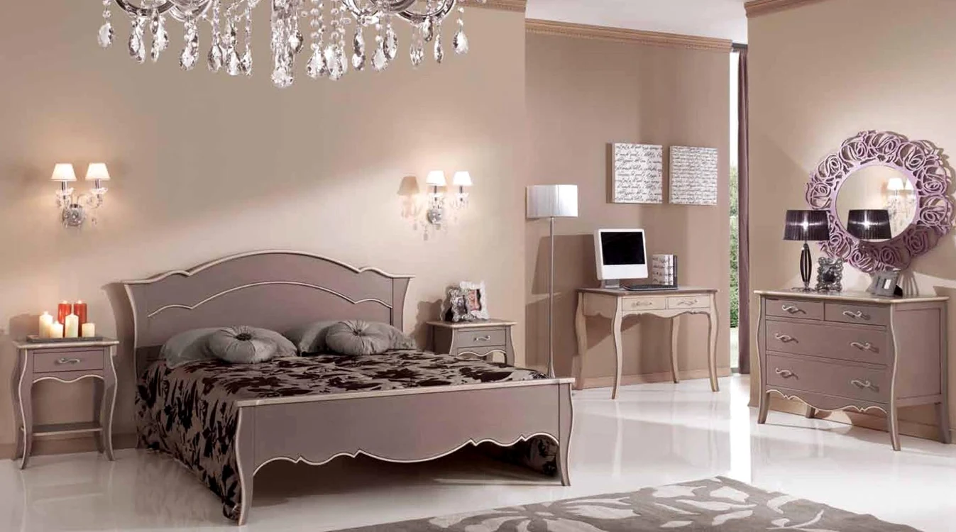 Firma folosea feronerie Swarovski la mobilierul produs FOTO Facebook