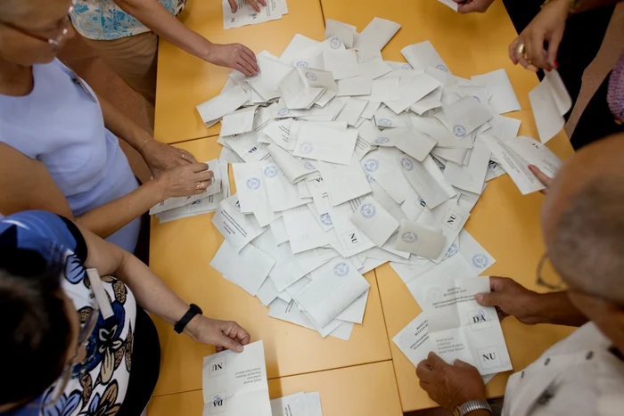 Procurorii vor verifica listele electorale de la referendumul de pe 29 iulie    FOTO: Mediafax
