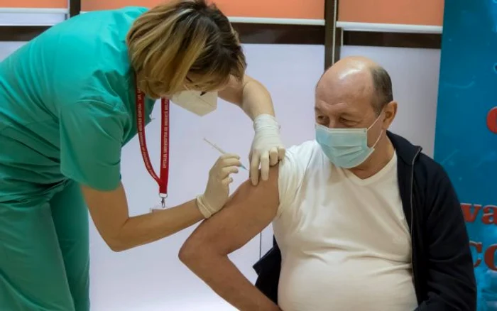 Traian Băsescu s-a vaccinat împotriva noului coronavirus