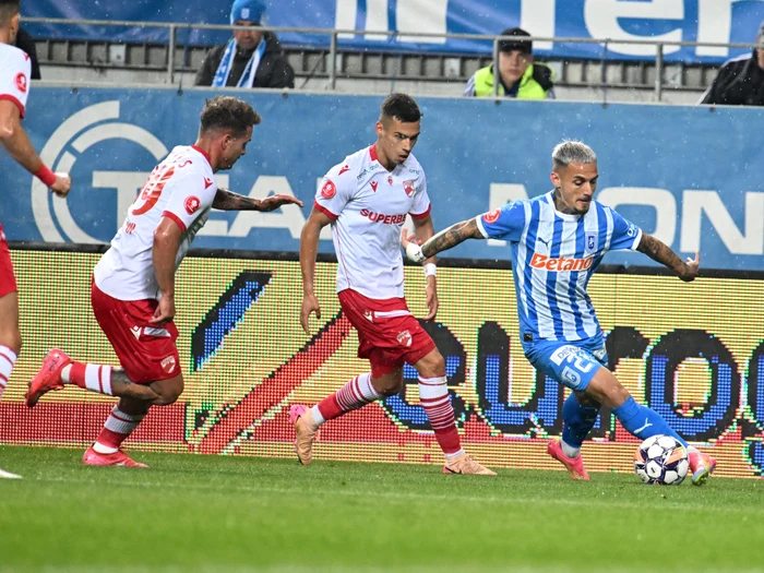 Craioveanul Alex Mitriță, dreapta, a impresionat și cu Dinamo și a fost chemat la națională