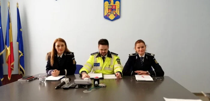 Reprezentanţii IPJ Satu Mare le-au cerut şoferilor să fie extrem de precauţi, din cauza condiţiilor grele de pe şosele din această perioadă - foto: Adrian Caraba