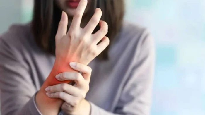 Obiceiuri zilnice care agravează artrita reumatoidă.