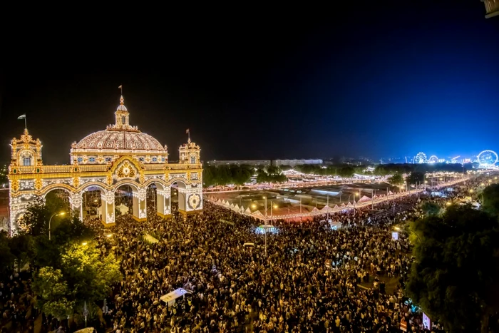 Festivalul 'Alumbrado' din Sevilla Spania. FOTO EPA-EFE