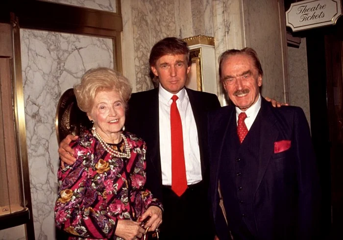 Donald Trump alături de părinţii săi în 1994