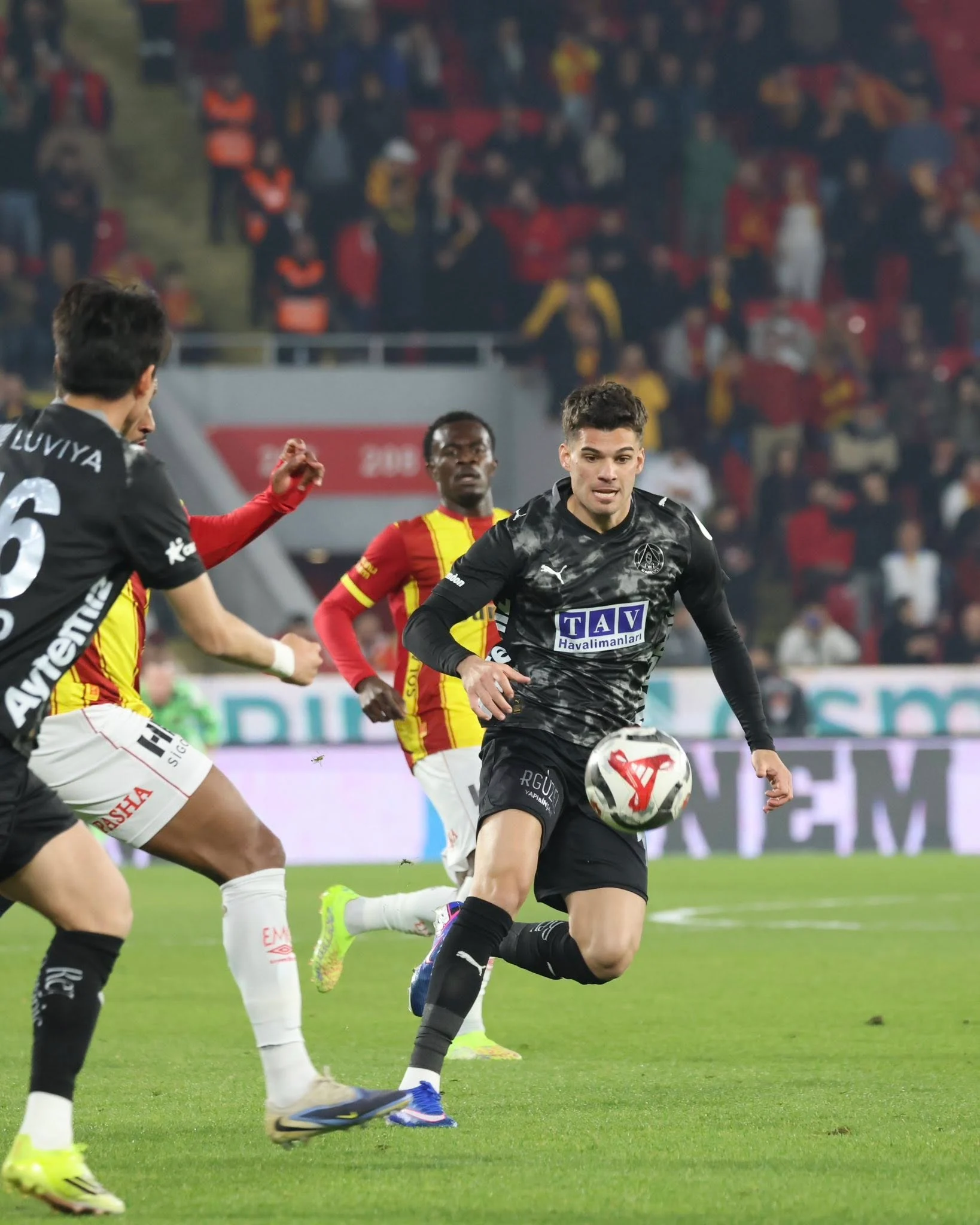 Ianis Hagi și-a adus aminte cum se marchează. Gol superb al românului, înainte de duelul cu Turcia