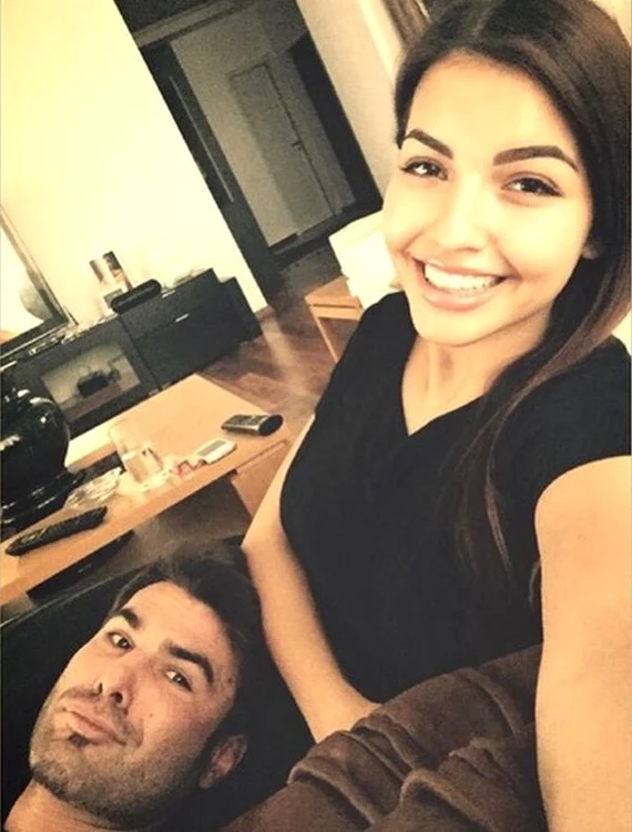 
    Adrian Mutu, in bratele iubitei luiFOTO: Arhivă personală  