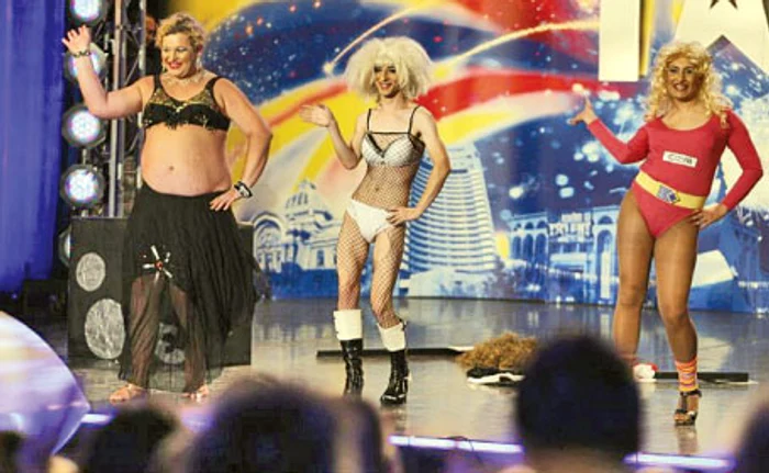 „Veveriţele vesele“, trupa de travestiţi din Cluj