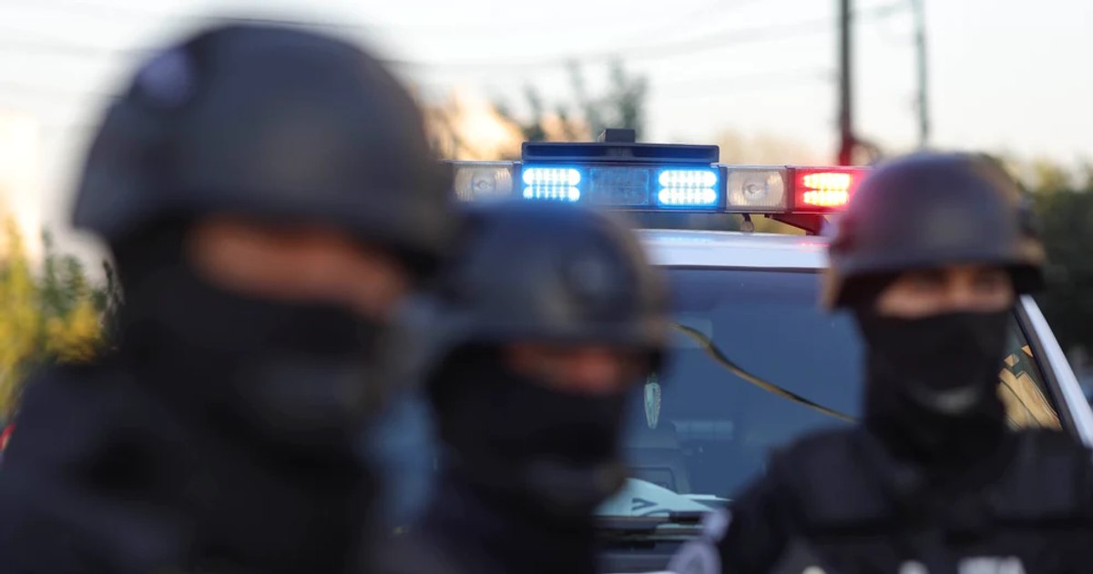 Polițiști vâlceni suspectați de corupție, percheziții la Inspectoratul de Poliție Județean Polițiști vâlceni suspectați de corupție, percheziții la Inspectoratul de Poliție Județean