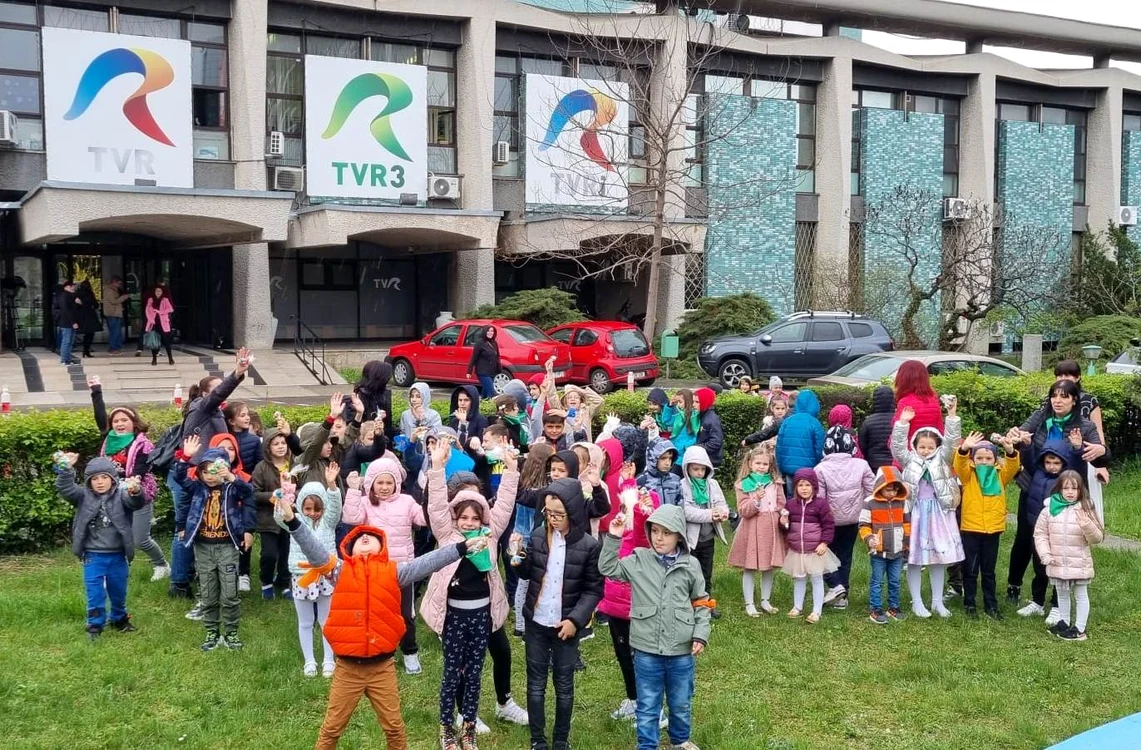 60 de copii au trăit experienţe inedite în culisele televiziunii FOTO TVR