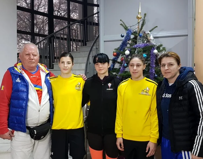 
    Lotul național de box feminin a petrecut Crăciunul în cantonament  