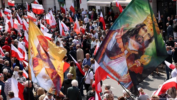 Printr-un „Marș pentru Polonia”, susținătorii lui Nawrocki i-au făcut campanie