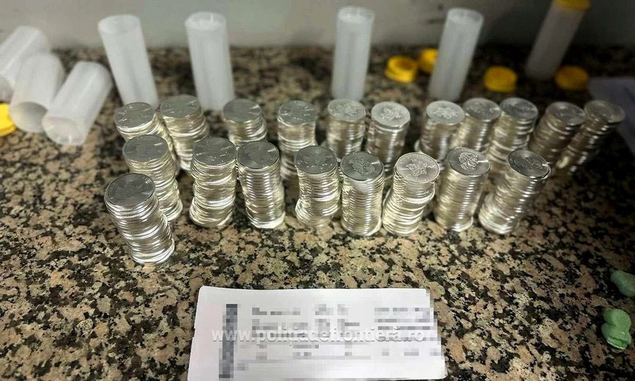 Monede descoperite în bagajele a doi cetățeni străini Foto: Poliția de frontieră