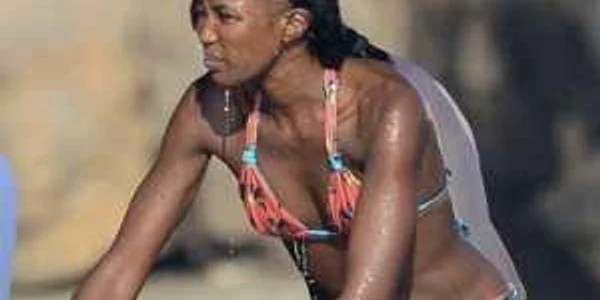 Naomi Campbell, la plajă în Ibiza
