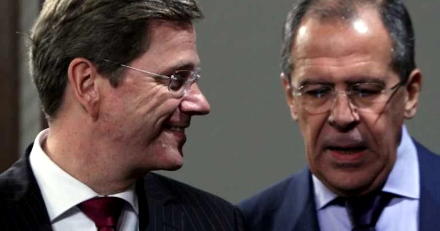 Serghei Lavrov (dreapta) şi omologul său Guido Westrerwelle (stânga)