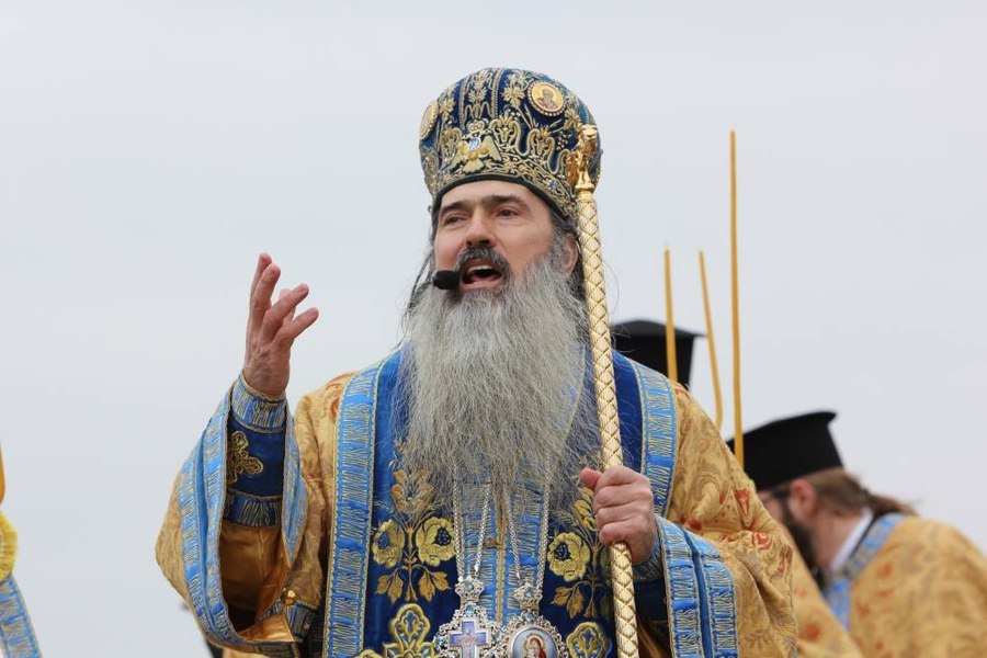 ÎPS Teodosie cheamă ploaia, în această seară, pe câmpurile din Constanța. În jumătate de județ a fost deja potop