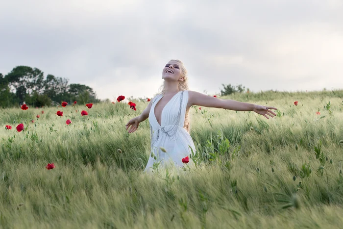 Cristina Vasiu s-a accidentat în timp ce alerga prin lanul de grâu. Nici nu a simțit când s-a umplut de sânge