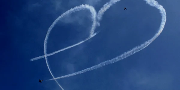Astăzi românii sărbătoresc Ziua Aviației și a Forțelor Aerienie